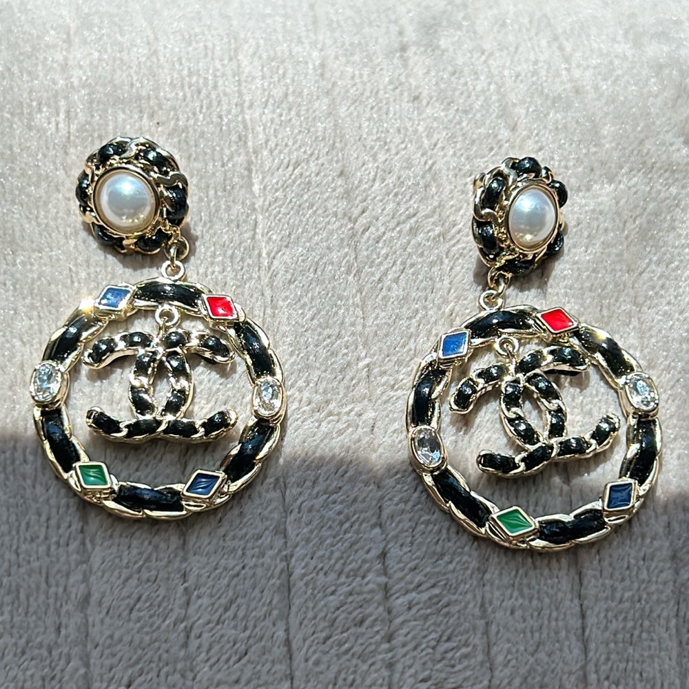 RARE ! Lambskin Calfskin Pearl CC Hoop
Earrings Gold Black Multicolor